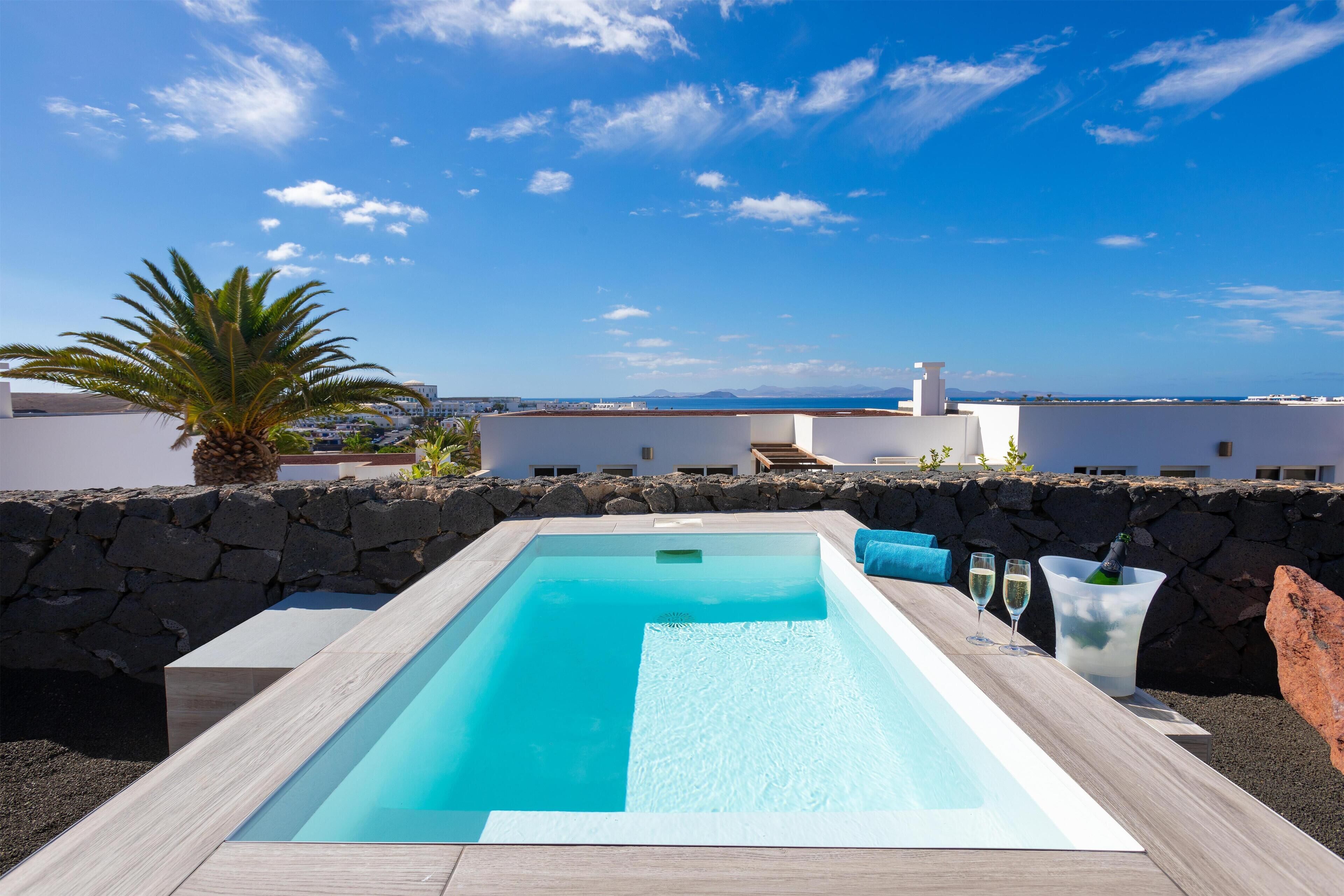 2 bedrooms, in-room safe, iron/ironing board, free WiFi