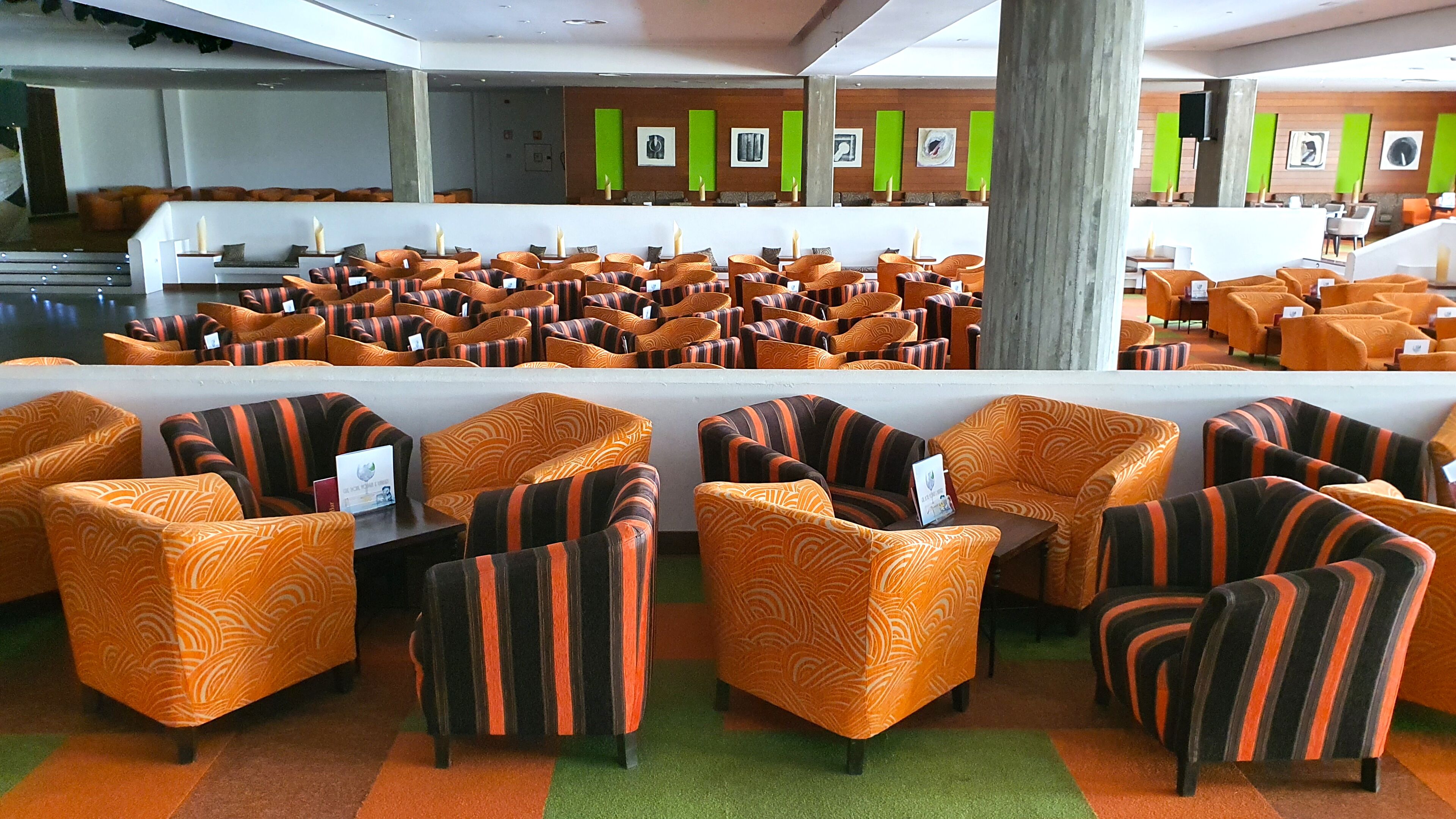 3 bars/lounges, piano bar