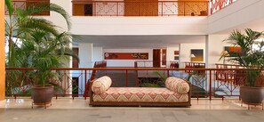 المنشأة من الداخل