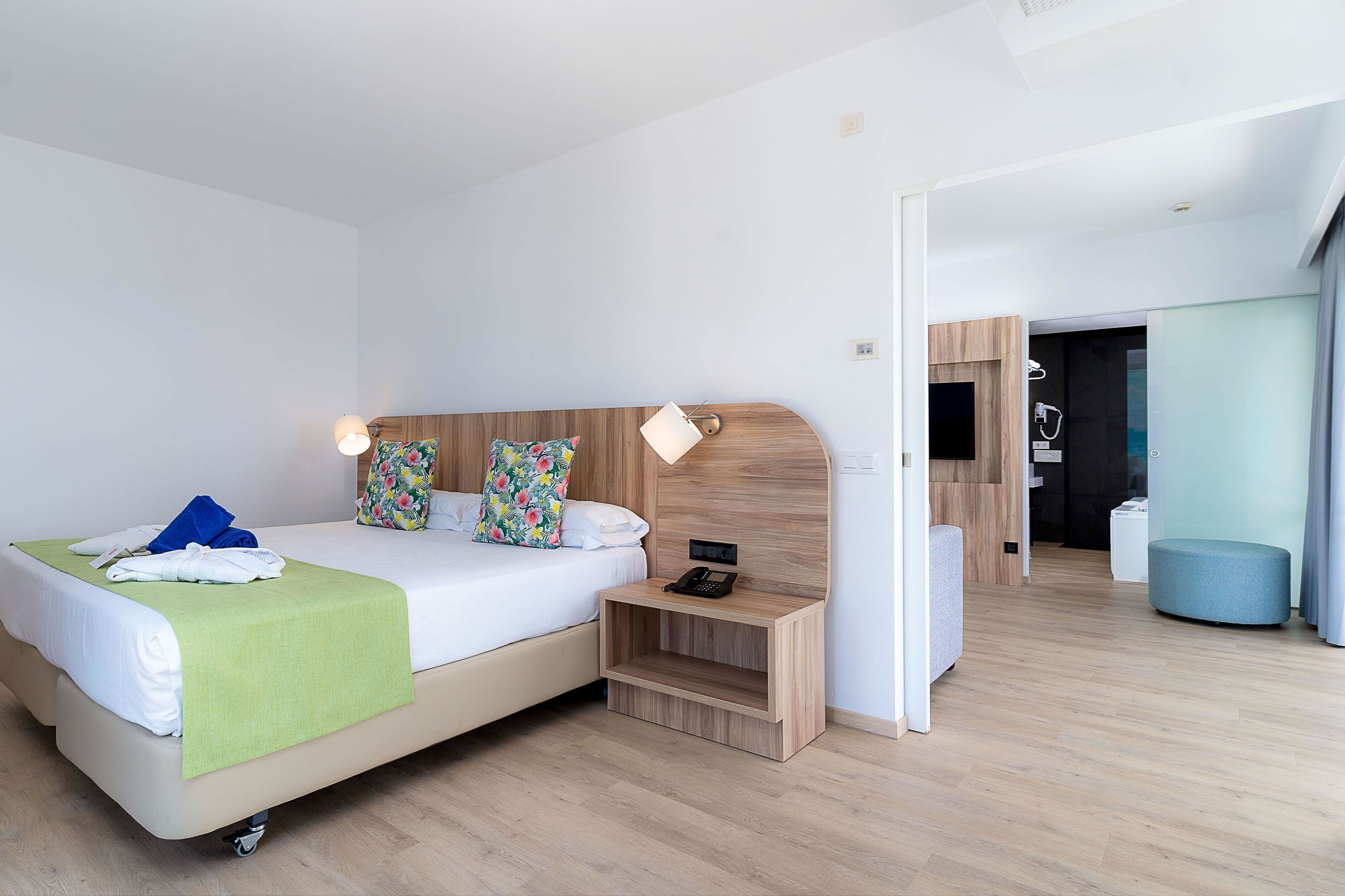 Suite Supérieure, 1 chambre (3) | Bureau, rideaux occultants, Wi-Fi gratuit, draps fournis