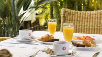 Esmorzar diari d'estil bufet (16 EUR per persona)