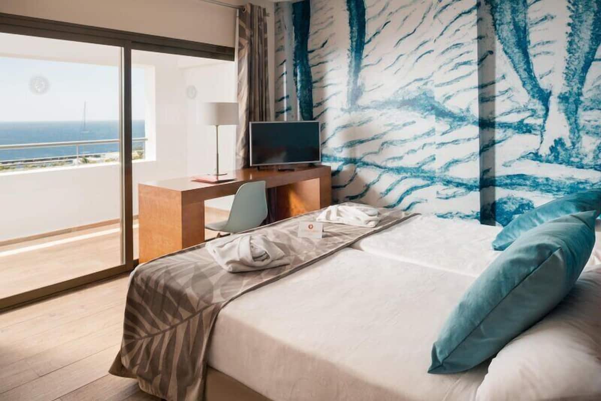Double Room, Sea View (Select) | Desk, blackout drapes, WiFi (free), bed sheets