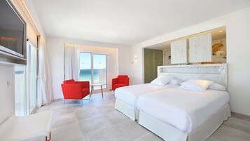 Tweepersoonskamer, balkon (Star Prestige) | Een minibar, een kluis op de kamer, individueel gedecoreerd