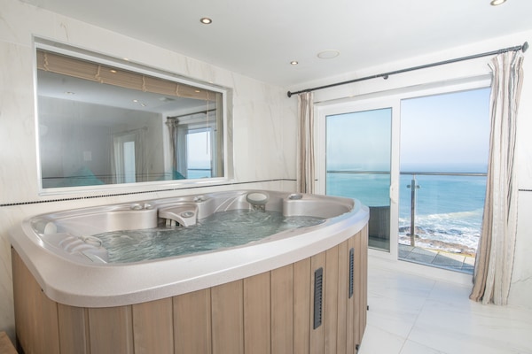Suite, pemandangan laut | Bathtub spa pribadi