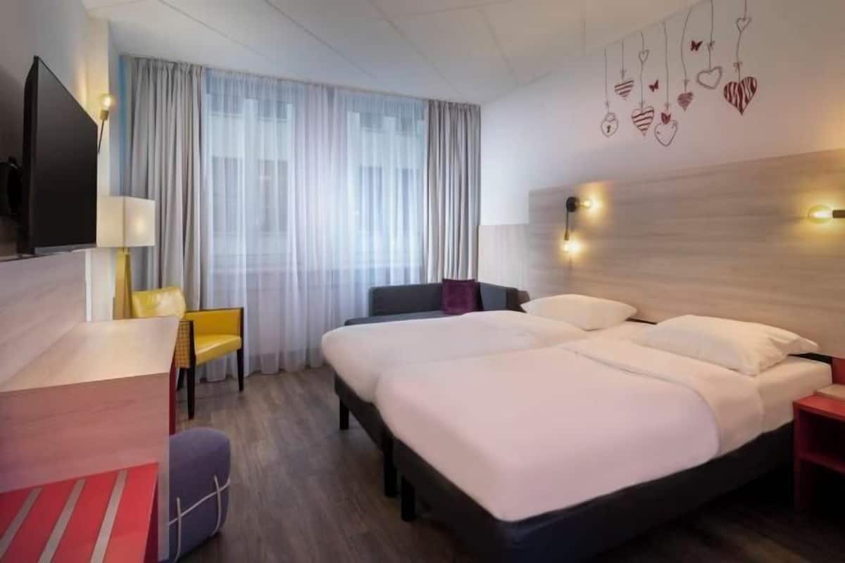Hypo-allergenic bedding, blackout curtains, soundproofing, free WiFi