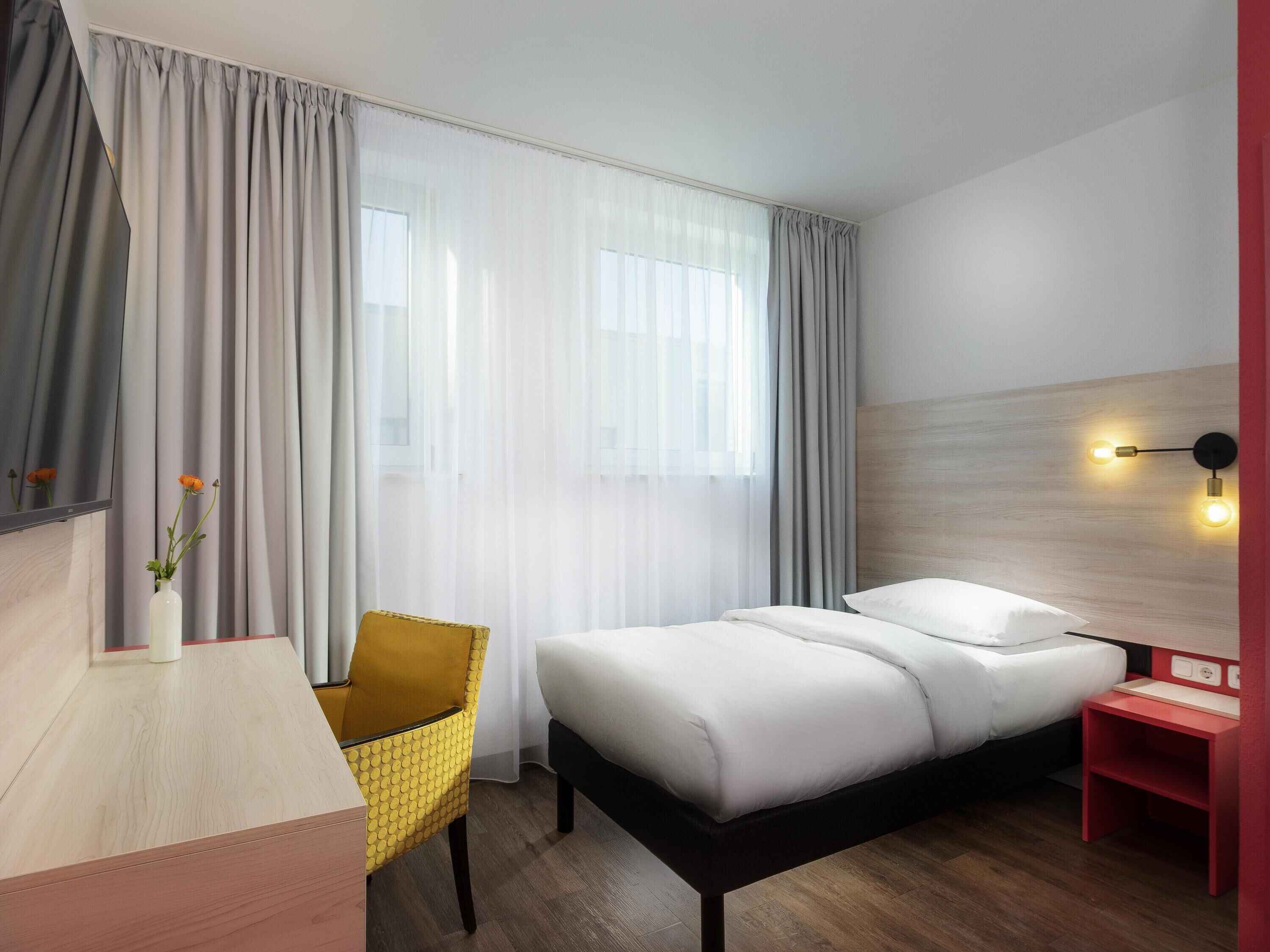 Chambre Simple, 1 lit une place | Literie hypoallergénique, rideaux occultants, chambres insonorisées