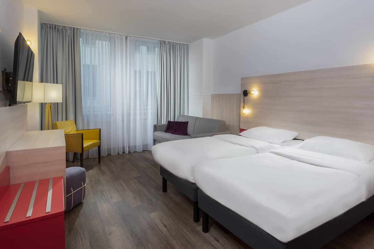 Familierom | Allergitestet sengetøy, blendingsgardiner og lydisolert