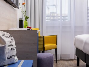 Double Room, 2 Katil Bujang (Single) | Peralatan tempat tidur hipoalergenik, langsir/tirai gelap terus 