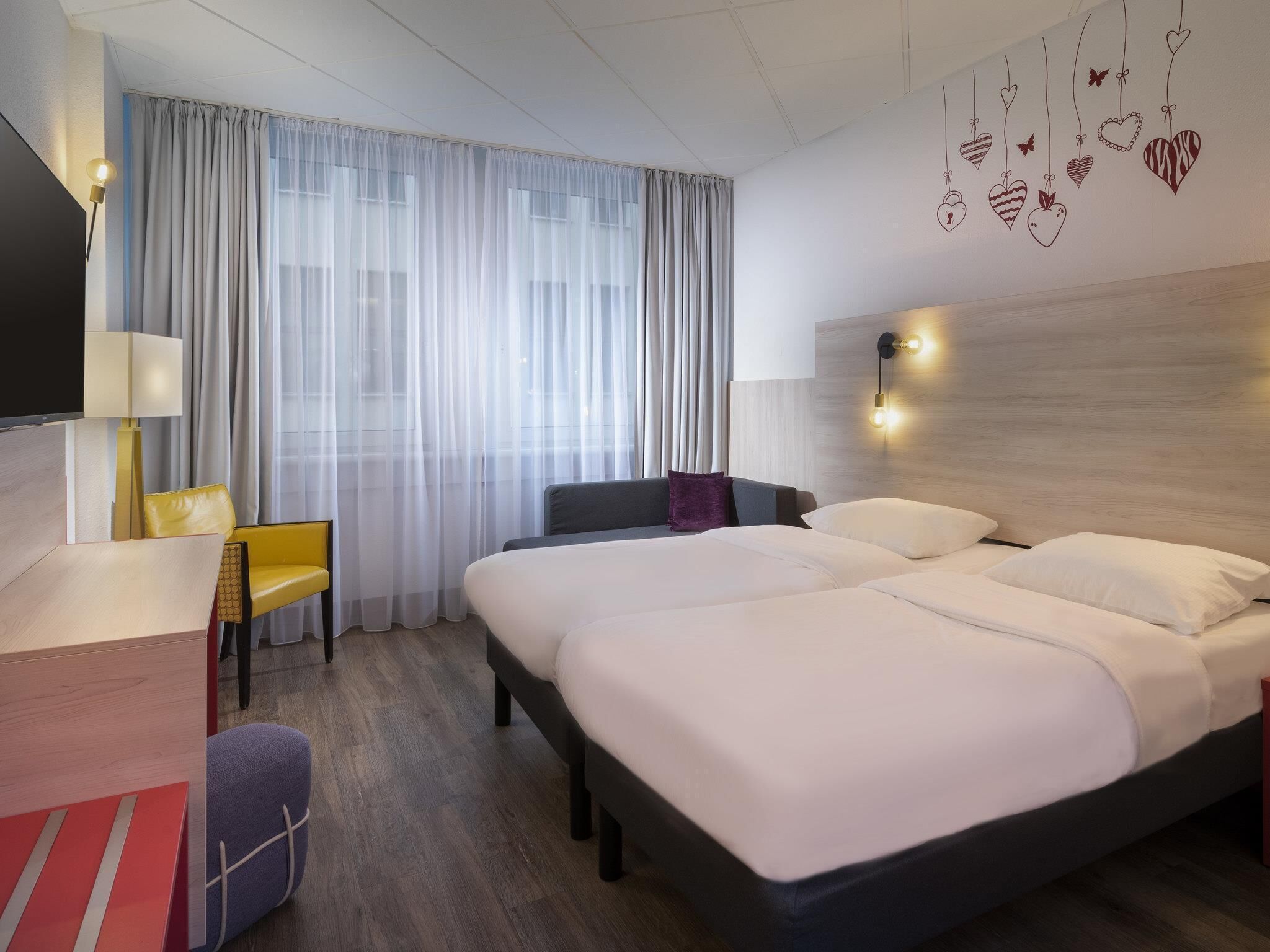 Room, 3 Twin Beds (Greet) | Hypo-allergenic bedding, blackout drapes, soundproofing, free WiFi