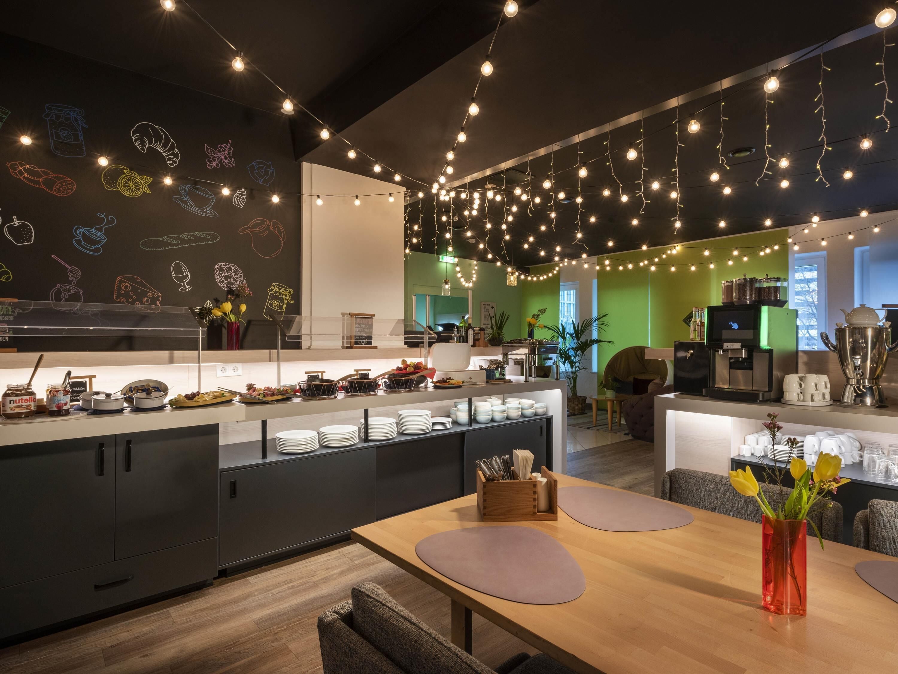 Desayuno buffet (EUR 15 por persona) 