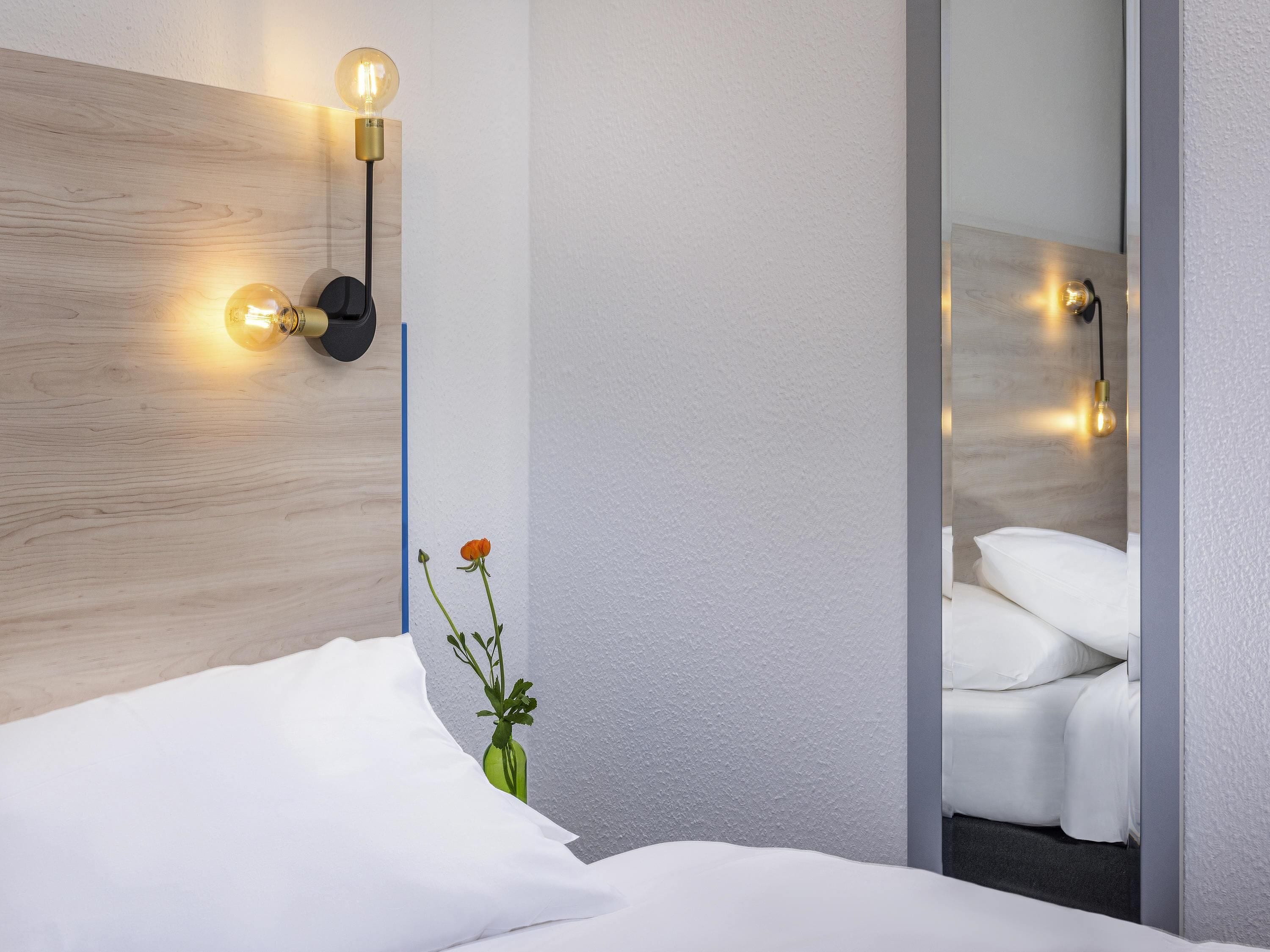 Literie hypoallergénique, rideaux occultants, chambres insonorisées