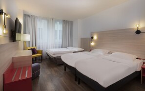 Family Room | Hypo-allergenic bedding, blackout curtains, soundproofing, free WiFi