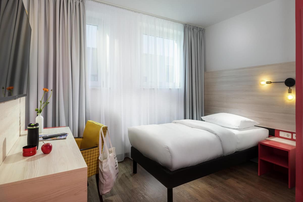 Chambre Simple, 1 lit une place | Literie hypoallergénique, rideaux occultants, chambres insonorisées