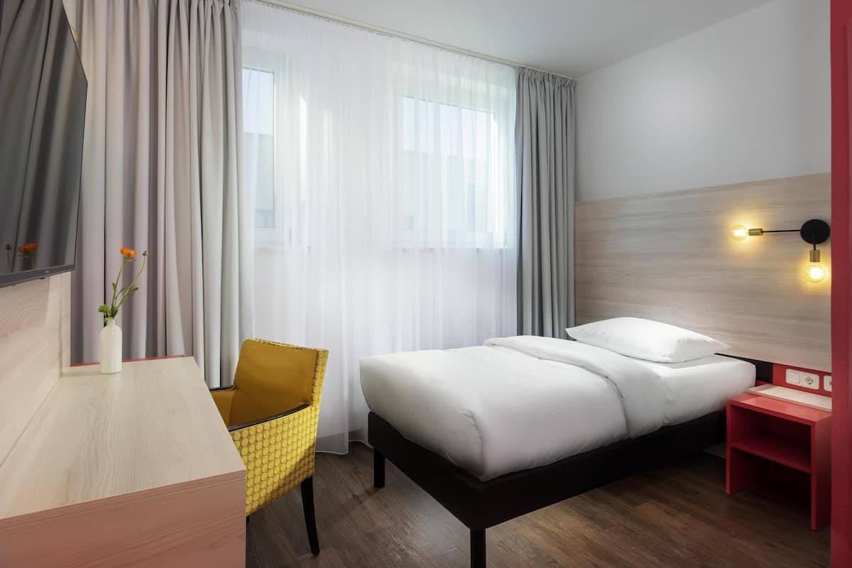 Einzelzimmer, 1 Einzelbett | Allergikerbettwaren, Verdunkelungsvorhänge, schallisolierte Zimmer