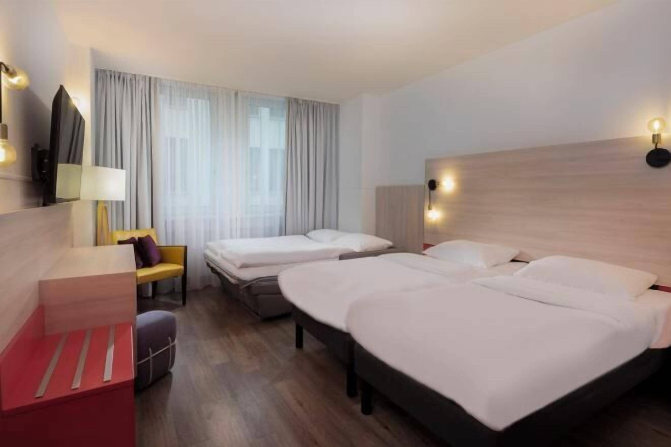 Literie hypoallergénique, rideaux occultants, chambres insonorisées