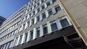 A multi-story building with a modern architectural design, featuring a grid of windows and a flat facade. - St Christopher's Hotel Berlin - Alexanderplatz (Berlin)