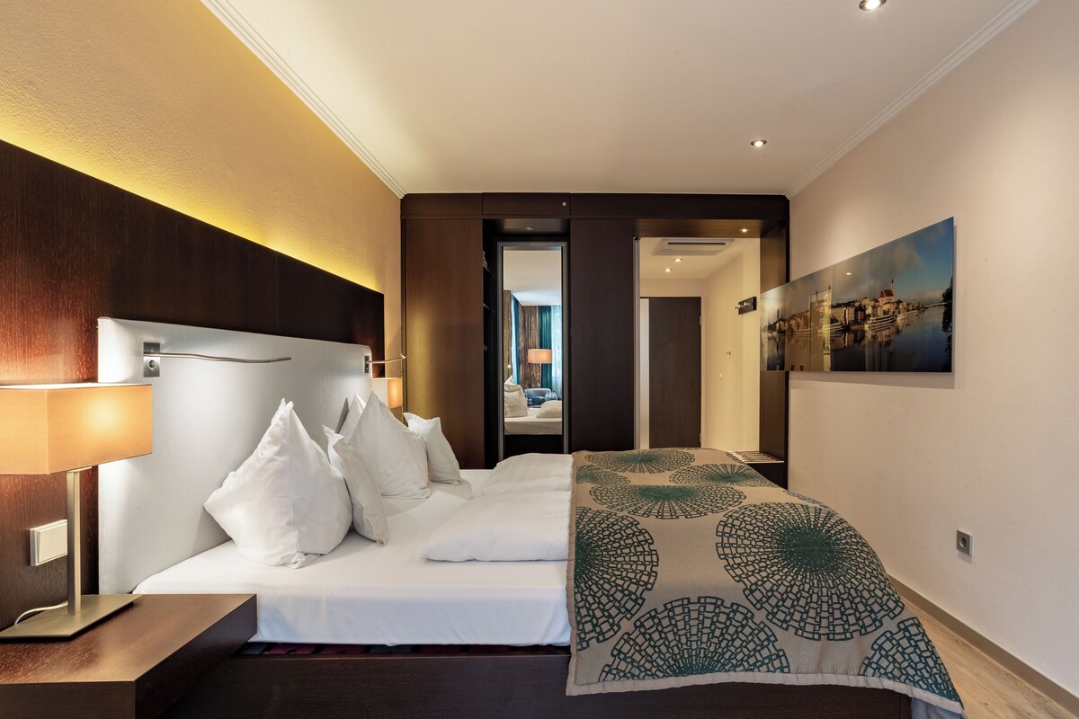 Superior Doppelzimmer Donaublick | Minibar, in-room safe, desk, blackout curtains