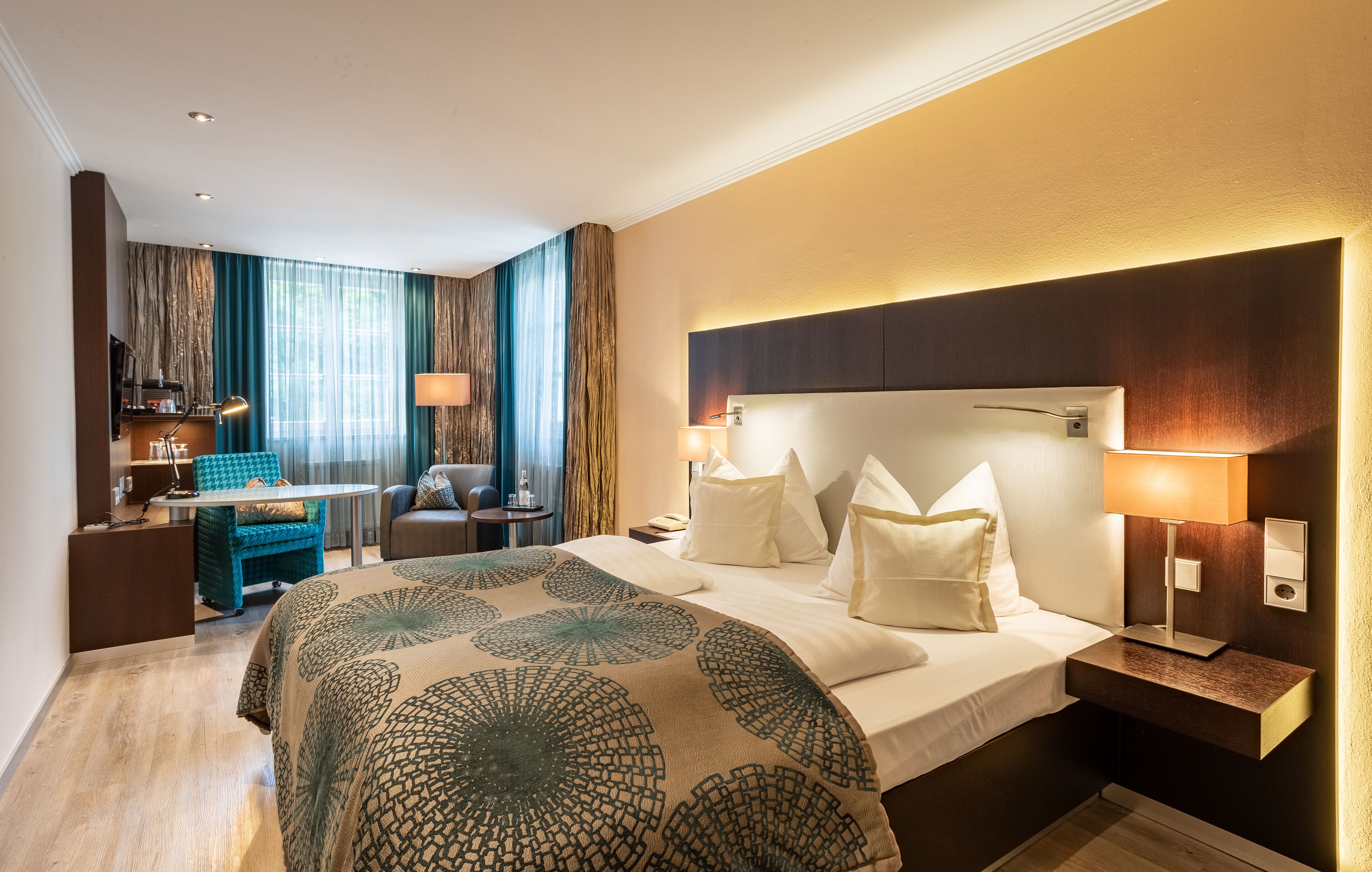 economy double room, 1 queen bed | 1 bedroom, hypo-allergenic bedding, minibar, in-room safe