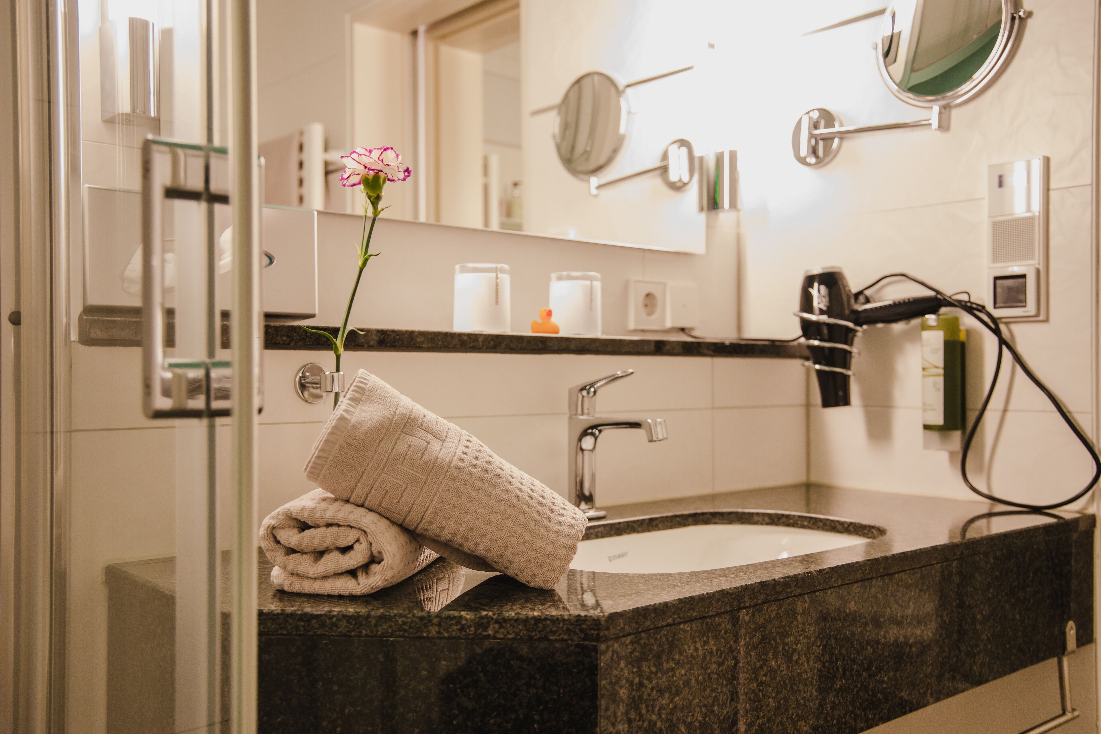 business double room | bathroom | free toiletries, hair dryer, towels