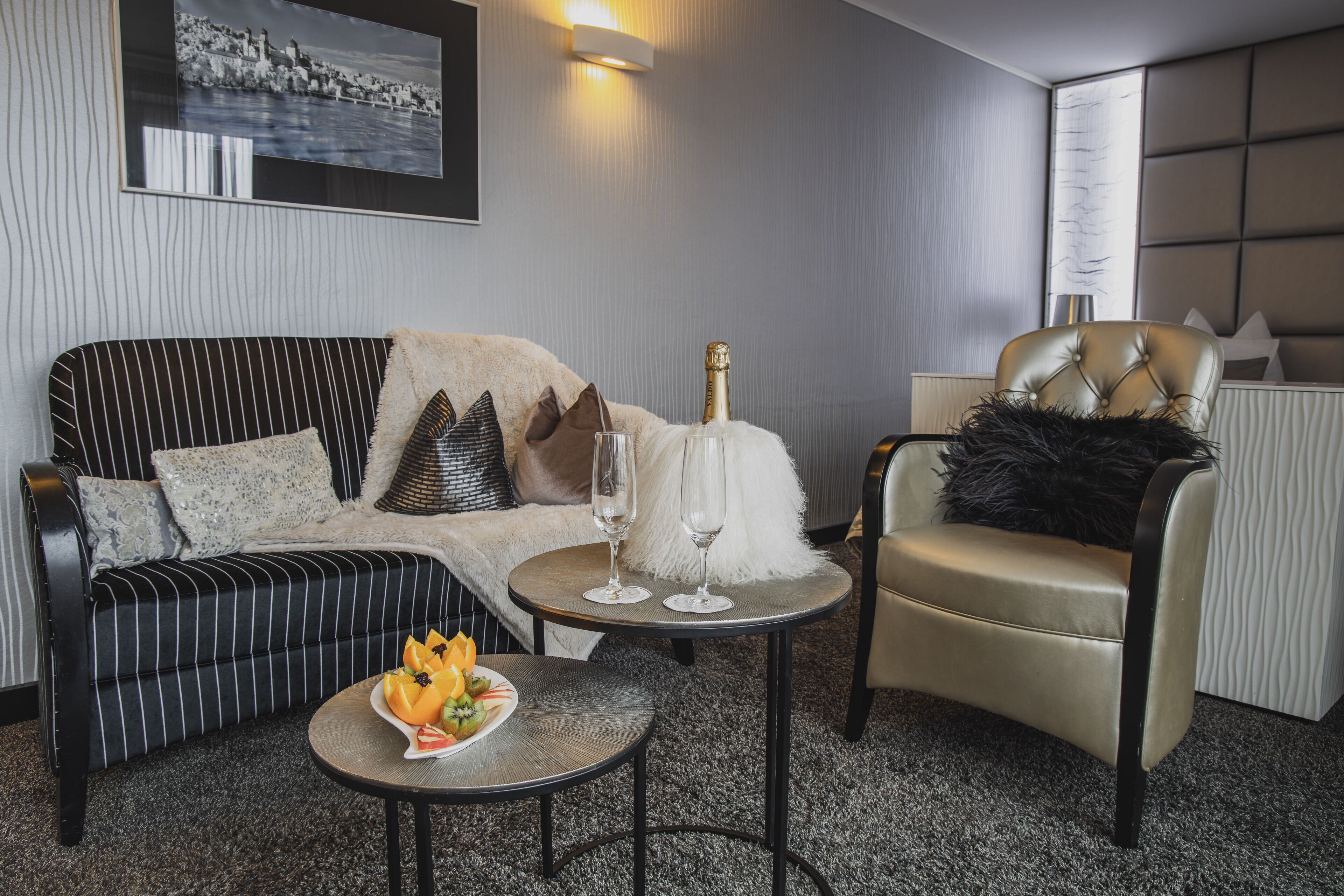 junior suite, terrace | living area | flat-screen tv