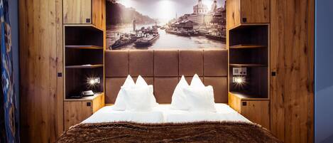 Superior Double Room | Hypo-allergenic bedding, minibar, in-room safe, desk