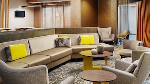 Lobby-lounge