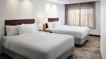 Seprai premium, meja kerja, dan ruang kerja ramah laptop