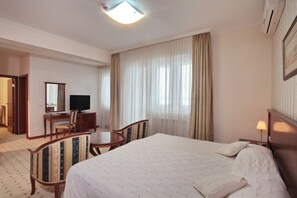 Standard Apartment | Hypo-allergenic bedding, minibar, in-room safe, desk - Hotel Orasac (Belgrade)