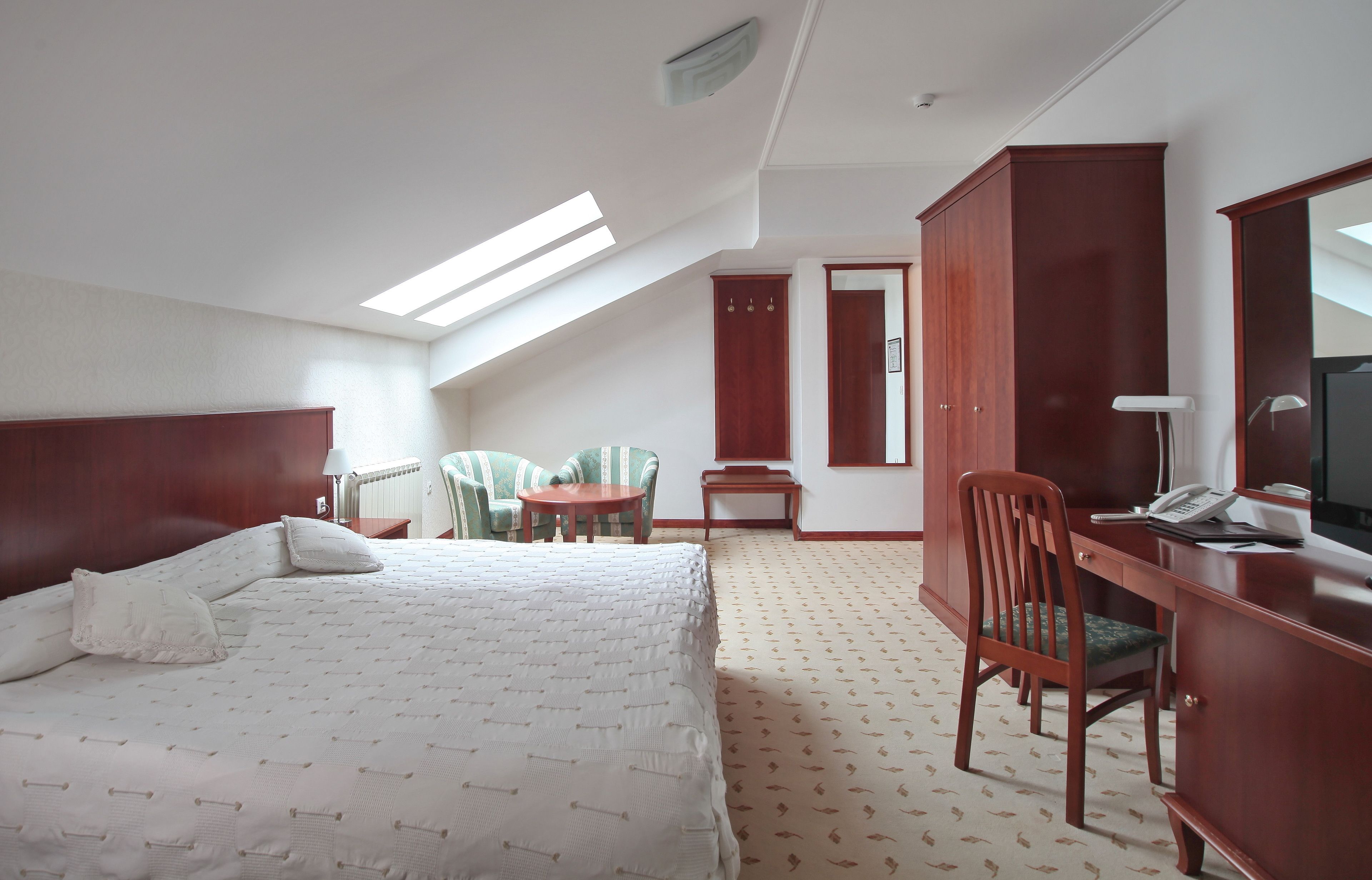 double or twin room | hypo-allergenic bedding, minibar, in-room safe, desk