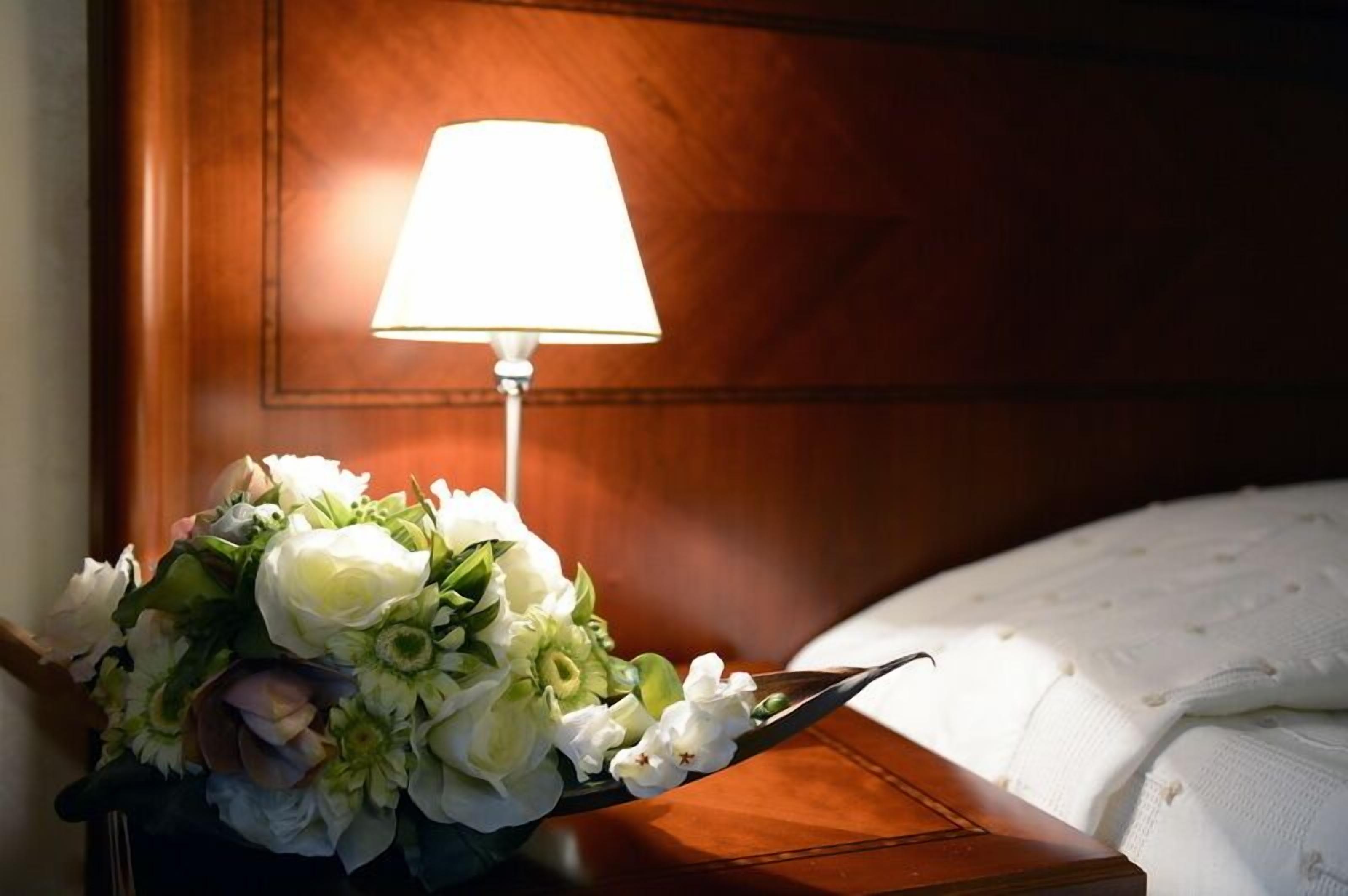 hypo-allergenic bedding, minibar, in-room safe, desk