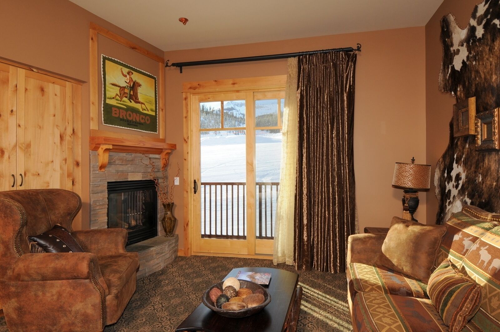 高级房, 1 张大床 | 高档床上用品、客房内保险箱、办公桌、笔记本电脑工作区