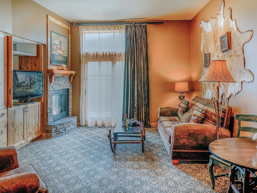 Flat-screen TV, fireplace