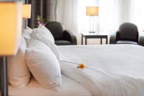 Suite, 1 King Bed with Sofa bed