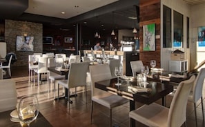 Breakfast, lunch, dinner served; Italian cuisine, al fresco dining - Imperia Hotel and Suites (Saint-Eustache)
