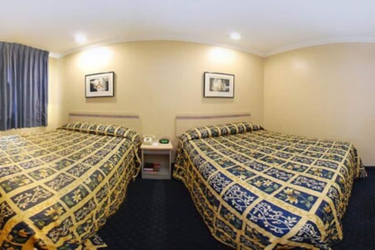 Skrivebord, strykejern/-brett, wi-fi (inkludert) og sengetøy