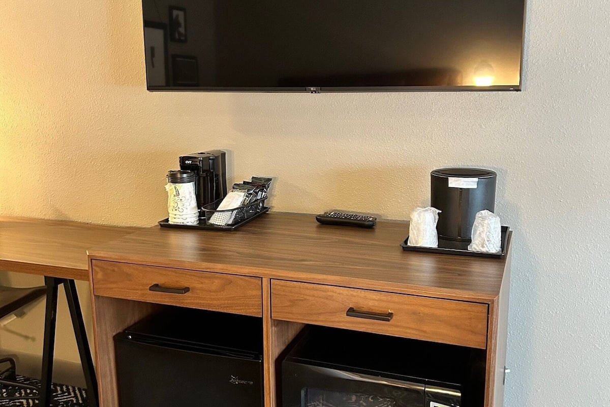 32-inch flat-screen tv with premium tv channels, tv, dvd player