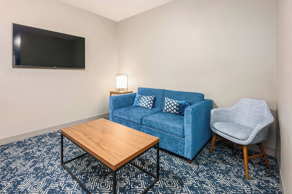 Junior Suite, 1 Bedroom, Non Smoking | 1 bedroom, premium bedding, desk, laptop workspace