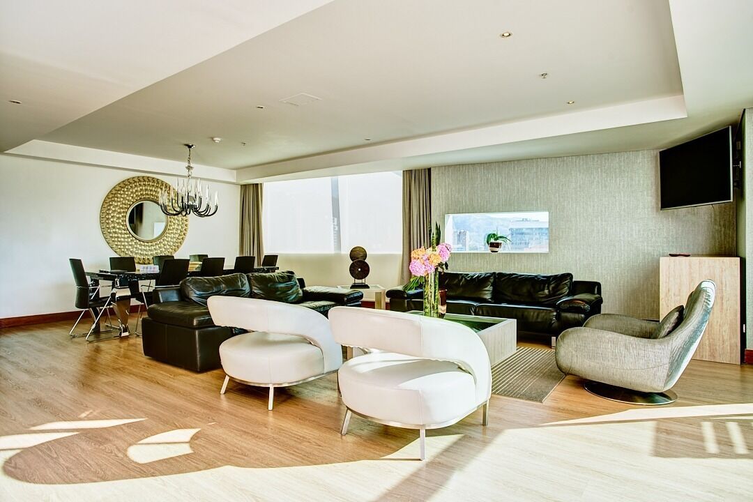 Presidential Room | Living area | 32-inch LED TV with satellite channels, TV