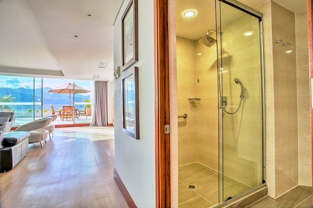 presidential room | living area | 32-inch led tv with satellite channels, tv