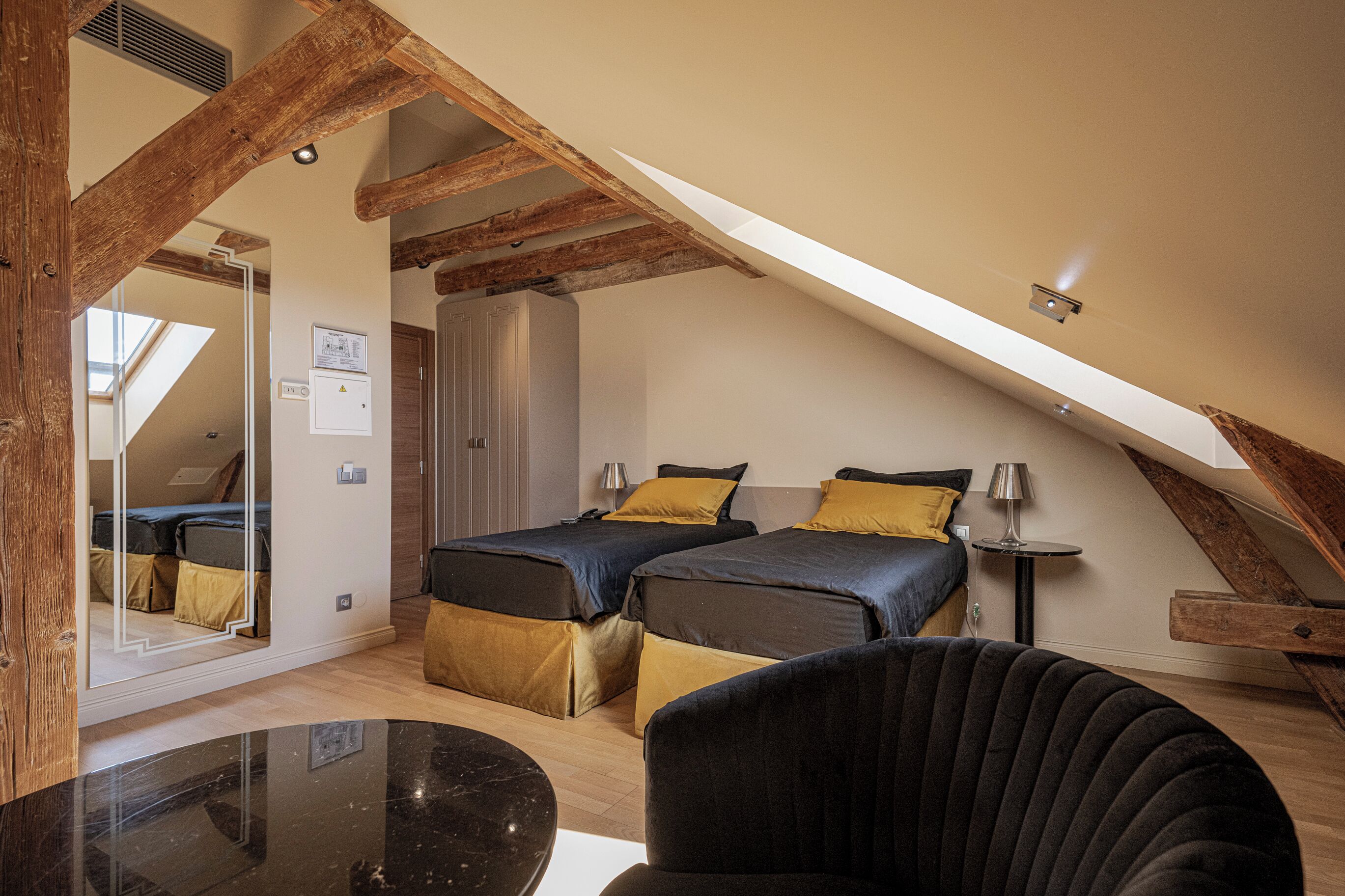 Deluxe Twin Room | Premium bedding, in-room safe, desk, laptop workspace