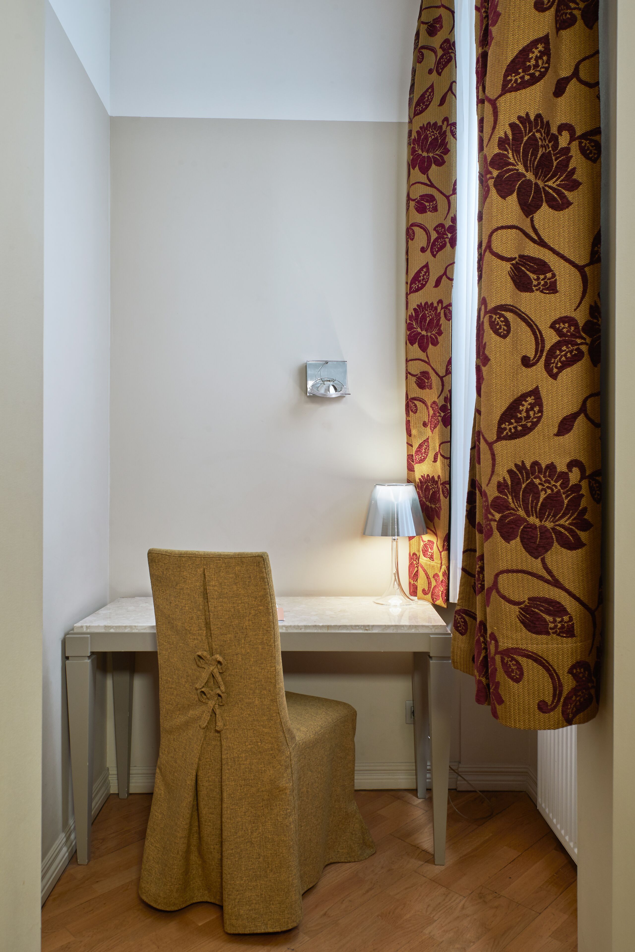 standard single room | premium bedding, in-room safe, desk, laptop workspace