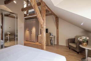 標準雙人房 | 高級寢具、房內夾萬、書桌、手提電腦工作空間