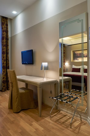 1 bedroom, premium bedding, in-room safe, desk