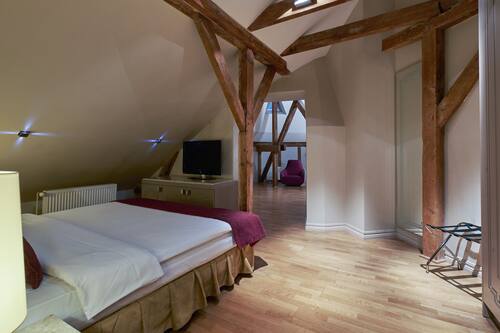 Junior Suite | Premium bedding, in-room safe, desk, laptop workspace