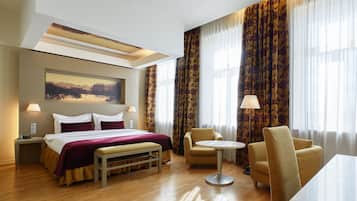 Dobbeltrom – superior | Sengetøy av topp kvalitet, safe på rommet og skrivebord