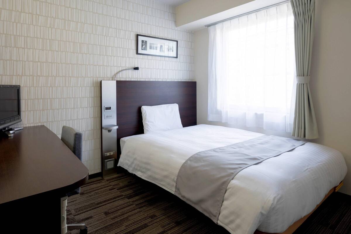 Kamer, 1 tweepersoonsbed, niet-roken | Een bureau, verduisterende gordijnen, geluiddichte muren