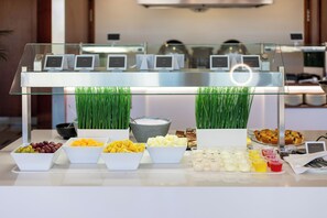 Daily buffet breakfast for a fee - Alexandre FrontAir Congress (Sant Boi de Llobregat)