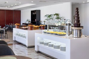 Breakfast, lunch and dinner served - Alexandre FrontAir Congress (Sant Boi de Llobregat)