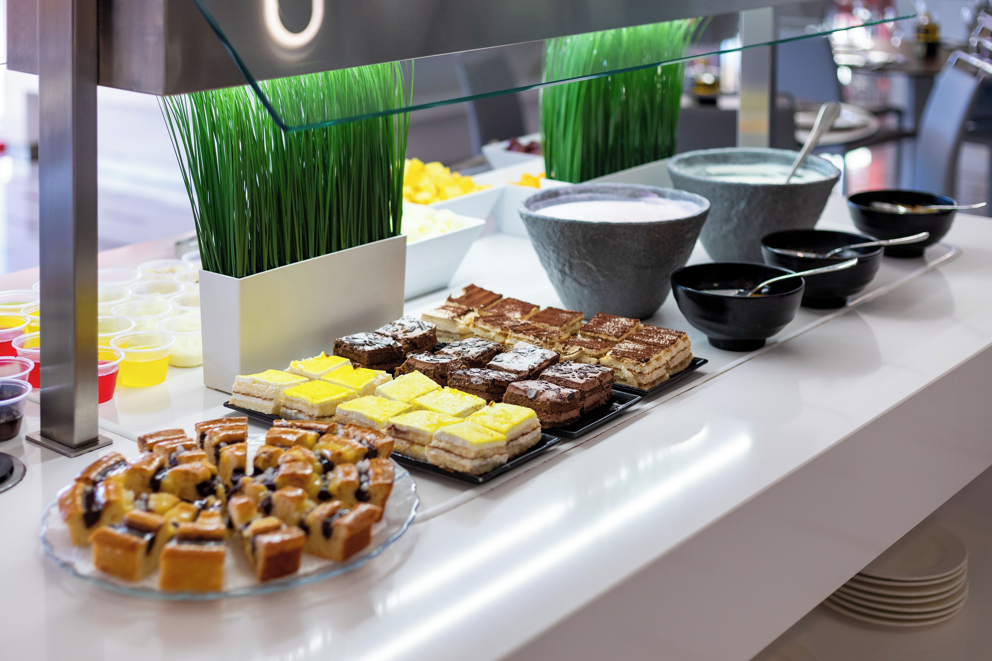 Daily buffet breakfast (EUR 11 per person)