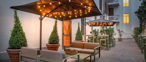 Lobby lounge